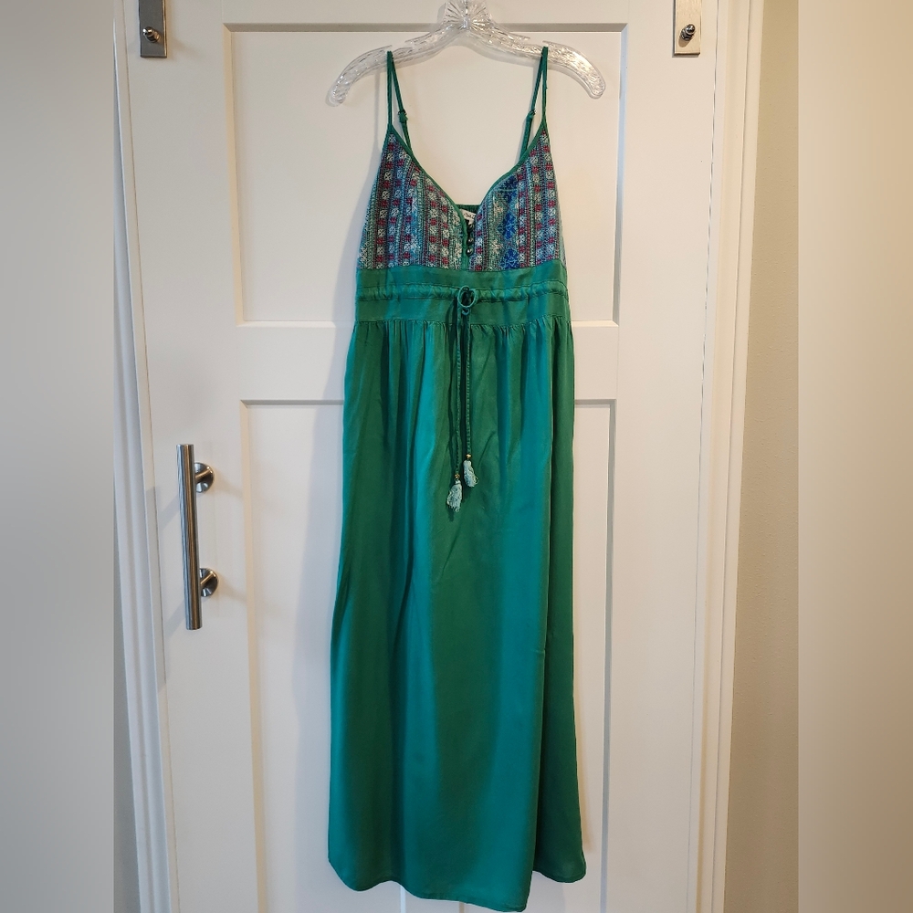 Green Maxi Dress with Patterned Bodice and Tie Waist